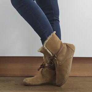 Toms Sahara Chesnut Leather Fur Faux Winter Cozy Boots   Size 7